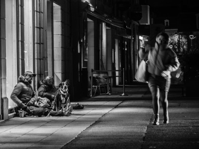 la rue la nuit par Jean Claude