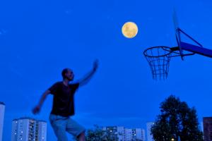 Pleine lune mise en scène par Moussa