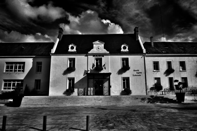 2 Mairie Montlouis netb signe 2 Mairie Montlouis netb signe